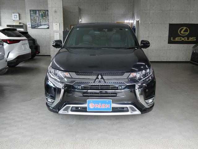 アウトランダーＰＨＥＶ Ｇプレミアムパッケージ　後期・ダイヤキルティングレザー・ｅ－Ａｓｓｉｓｔ・Ｓ－ＡＷＣ・純正ナビ・アラウンドビュー・フルセグ・純正１８ＡＷ・ＬＥＤヘッド・ＢＳＭ・ＬＫＡ・１００Ｖ１５００ｗ電源・シートヒーター・パドルシフト（5枚目）