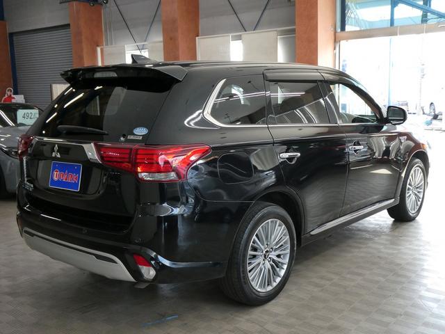 アウトランダーＰＨＥＶ Ｇプレミアムパッケージ　後期・ダイヤキルティングレザー・ｅ－Ａｓｓｉｓｔ・Ｓ－ＡＷＣ・純正ナビ・アラウンドビュー・フルセグ・純正１８ＡＷ・ＬＥＤヘッド・ＢＳＭ・ＬＫＡ・１００Ｖ１５００ｗ電源・シートヒーター・パドルシフト（9枚目）