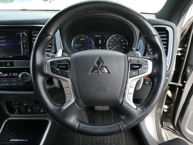 アウトランダーＰＨＥＶ Ｇプレミアムパッケージ　後期・ダイヤキルティングレザー・ｅ－Ａｓｓｉｓｔ・Ｓ－ＡＷＣ・純正ナビ・アラウンドビュー・フルセグ・純正１８ＡＷ・ＬＥＤヘッド・ＢＳＭ・ＬＫＡ・１００Ｖ１５００ｗ電源・シートヒーター・パドルシフト（31枚目）