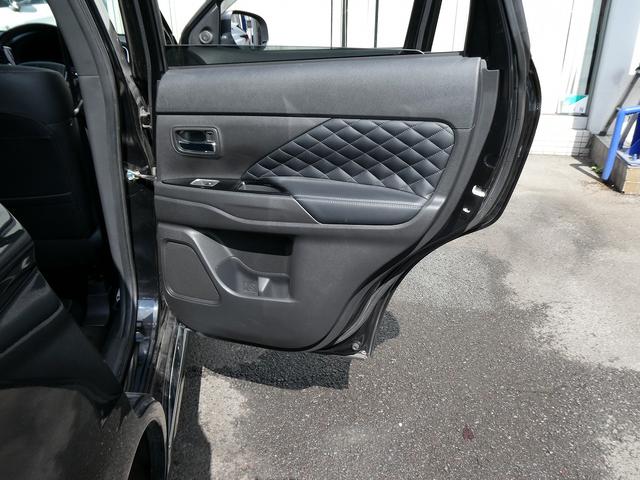 アウトランダーＰＨＥＶ Ｇプレミアムパッケージ　後期・ダイヤキルティングレザー・ｅ－Ａｓｓｉｓｔ・Ｓ－ＡＷＣ・純正ナビ・アラウンドビュー・フルセグ・純正１８ＡＷ・ＬＥＤヘッド・ＢＳＭ・ＬＫＡ・１００Ｖ１５００ｗ電源・シートヒーター・パドルシフト（41枚目）