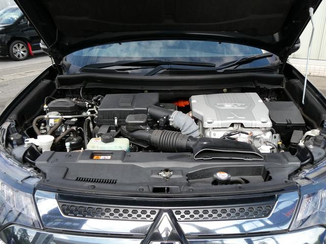 アウトランダーＰＨＥＶ Ｇプレミアムパッケージ　後期・ダイヤキルティングレザー・ｅ－Ａｓｓｉｓｔ・Ｓ－ＡＷＣ・純正ナビ・アラウンドビュー・フルセグ・純正１８ＡＷ・ＬＥＤヘッド・ＢＳＭ・ＬＫＡ・１００Ｖ１５００ｗ電源・シートヒーター・パドルシフト（65枚目）