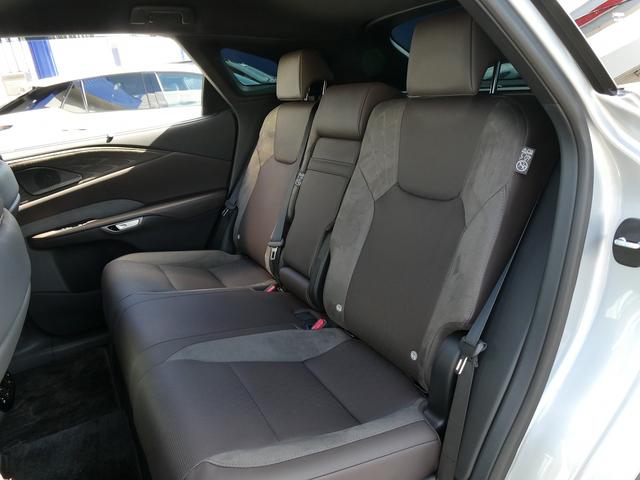 ＲＸ ＲＸ３５０　バージョンＬ　１オーナー・専用本革ウルトラスエードシート・モデリスタエアロ・全席エアシート・パノラミックビュー・１４インチナビ・フルセグ・３眼ＬＥＤ・デジタルインナーミラー・純正２１ＡＷ・ＨＵＤ・アドバンスドパーク（17枚目）