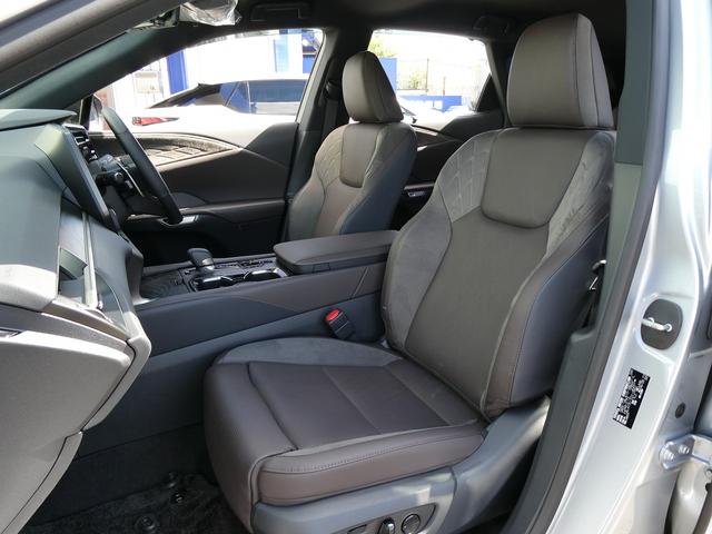 ＲＸ ＲＸ３５０　バージョンＬ　１オーナー・専用本革ウルトラスエードシート・モデリスタエアロ・全席エアシート・パノラミックビュー・１４インチナビ・フルセグ・３眼ＬＥＤ・デジタルインナーミラー・純正２１ＡＷ・ＨＵＤ・アドバンスドパーク（18枚目）