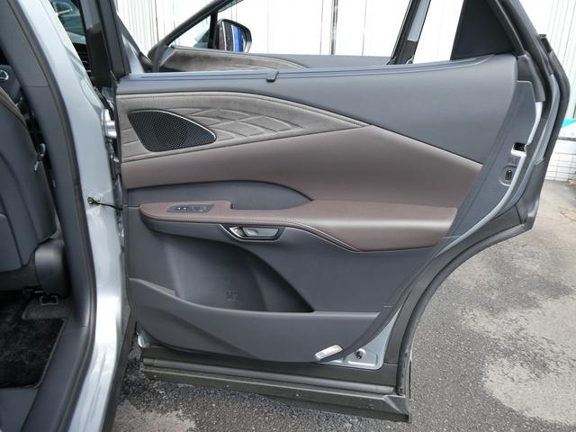 ＲＸ ＲＸ３５０　バージョンＬ　１オーナー・専用本革ウルトラスエードシート・モデリスタエアロ・全席エアシート・パノラミックビュー・１４インチナビ・フルセグ・３眼ＬＥＤ・デジタルインナーミラー・純正２１ＡＷ・ＨＵＤ・アドバンスドパーク（43枚目）