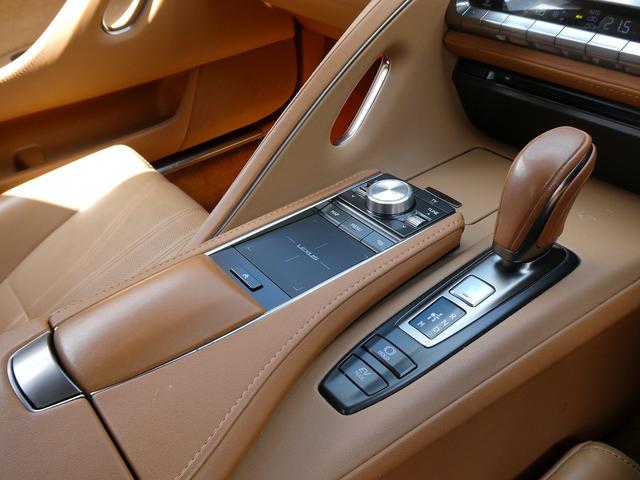 ＬＣ ＬＣ５００ｈ　Ｌパッケージ　茶革エアシート・ガラスルーフ・３眼ＬＥＤヘッド・セーフティＳ・純正ナビ・フルセグ・ＯＰ２１ＡＷ・Ｂカメラ・ＨＵＤ・ＢＳＭ・ＬＫＡ・パドルシフト・オートＨＩビーム・本革ステア・ＥＴＣ２．０・ドラレコ（26枚目）