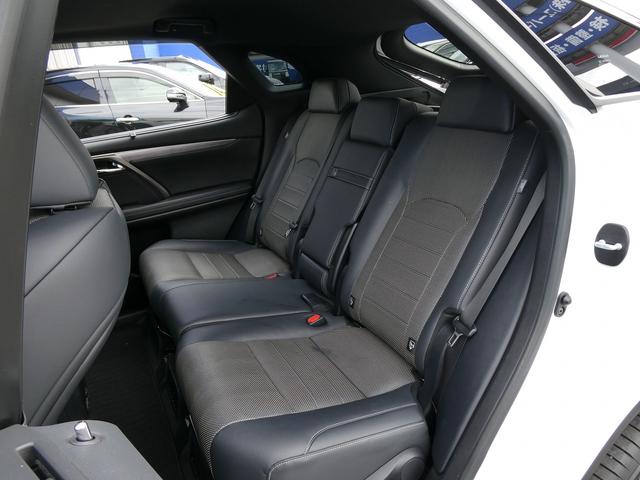 ＲＸ ＲＸ４５０ｈ　Ｆスポーツ　後期・１オーナー・黒革エアシート・ＳＲ・パノラミックビュー・純正タッチパネルナビ・フルセグ・３眼ＬＥＤ・カープレイ・パワーバックドア・セーフティＳ・純正２０ＡＷ・リアシートヒーター・オートＨＩビーム（16枚目）