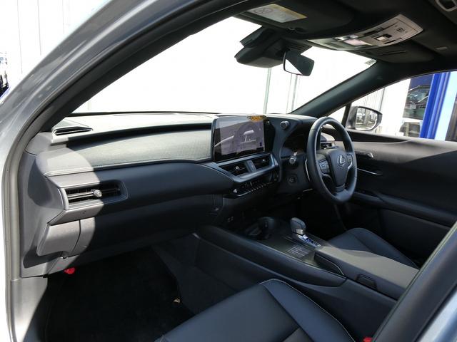 ＵＸ ＵＸ３００ｈ　バージョンＣ　後期・１オーナー・Ｌ－ＴＥＸレザー・ＳＲ・パノラミックビュー・１２．３インチタッチパネルナビ・フルセグ・カープレイ・セーフティＳ・ＬＥＤヘッド・シートヒーター・パドルシフト・純正ドラレコ・ＥＴＣ２．０（17枚目）
