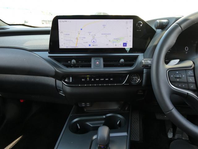 ＵＸ ＵＸ３００ｈ　バージョンＣ　後期・１オーナー・Ｌ－ＴＥＸレザー・ＳＲ・パノラミックビュー・１２．３インチタッチパネルナビ・フルセグ・カープレイ・セーフティＳ・ＬＥＤヘッド・シートヒーター・パドルシフト・純正ドラレコ・ＥＴＣ２．０（18枚目）