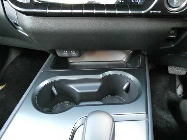 ＵＸ ＵＸ３００ｈ　バージョンＣ　後期・１オーナー・Ｌ－ＴＥＸレザー・ＳＲ・パノラミックビュー・１２．３インチタッチパネルナビ・フルセグ・カープレイ・セーフティＳ・ＬＥＤヘッド・シートヒーター・パドルシフト・純正ドラレコ・ＥＴＣ２．０（27枚目）