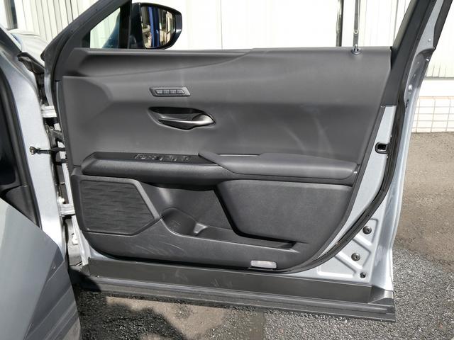 ＵＸ ＵＸ３００ｈ　バージョンＣ　後期・１オーナー・Ｌ－ＴＥＸレザー・ＳＲ・パノラミックビュー・１２．３インチタッチパネルナビ・フルセグ・カープレイ・セーフティＳ・ＬＥＤヘッド・シートヒーター・パドルシフト・純正ドラレコ・ＥＴＣ２．０（40枚目）