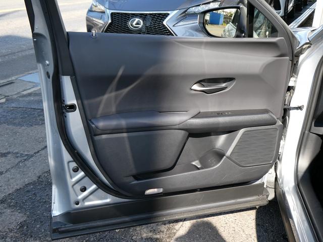 ＵＸ ＵＸ３００ｈ　バージョンＣ　後期・１オーナー・Ｌ－ＴＥＸレザー・ＳＲ・パノラミックビュー・１２．３インチタッチパネルナビ・フルセグ・カープレイ・セーフティＳ・ＬＥＤヘッド・シートヒーター・パドルシフト・純正ドラレコ・ＥＴＣ２．０（43枚目）