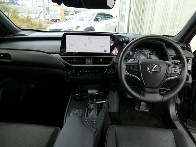 UX UX250h バージョンL 後期・黒革エアシート・パノラミックビュー・12.3インチタッチパネルナビ・フルセグ・カープレイ・純正18AW・パワーバックドア・3眼LEDヘッド・オートHIビーム・セーフティS・ドラレコ・ETC2.0(9枚目)