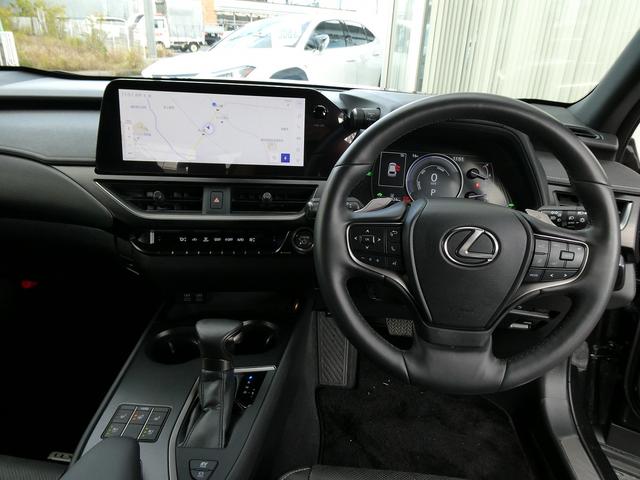 UX UX250h バージョンL 後期・黒革エアシート・パノラミックビュー・12.3インチタッチパネルナビ・フルセグ・カープレイ・純正18AW・パワーバックドア・3眼LEDヘッド・オートHIビーム・セーフティS・ドラレコ・ETC2.0(10枚目)