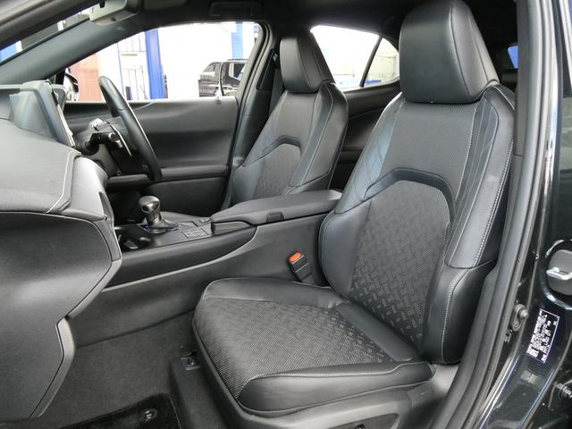 UX UX250h バージョンL 後期・黒革エアシート・パノラミックビュー・12.3インチタッチパネルナビ・フルセグ・カープレイ・純正18AW・パワーバックドア・3眼LEDヘッド・オートHIビーム・セーフティS・ドラレコ・ETC2.0(17枚目)