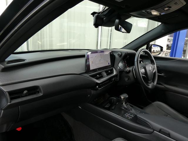 UX UX250h バージョンL 後期・黒革エアシート・パノラミックビュー・12.3インチタッチパネルナビ・フルセグ・カープレイ・純正18AW・パワーバックドア・3眼LEDヘッド・オートHIビーム・セーフティS・ドラレコ・ETC2.0(18枚目)
