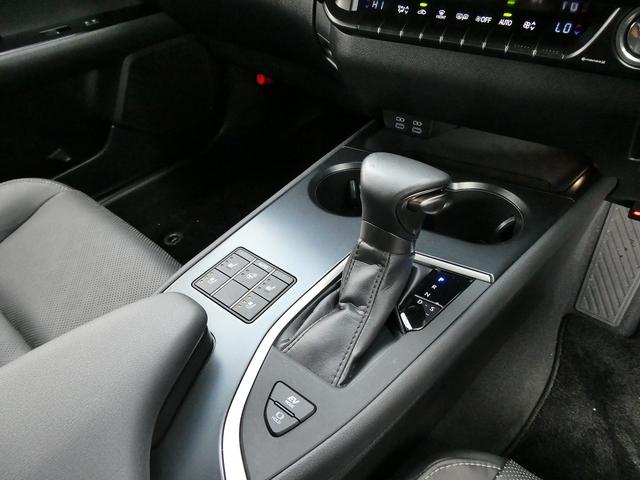 UX UX250h バージョンL 後期・黒革エアシート・パノラミックビュー・12.3インチタッチパネルナビ・フルセグ・カープレイ・純正18AW・パワーバックドア・3眼LEDヘッド・オートHIビーム・セーフティS・ドラレコ・ETC2.0(25枚目)
