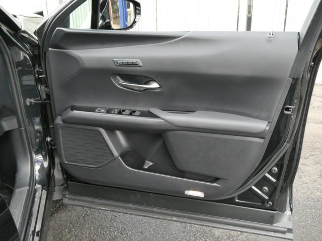 UX UX250h バージョンL 後期・黒革エアシート・パノラミックビュー・12.3インチタッチパネルナビ・フルセグ・カープレイ・純正18AW・パワーバックドア・3眼LEDヘッド・オートHIビーム・セーフティS・ドラレコ・ETC2.0(44枚目)