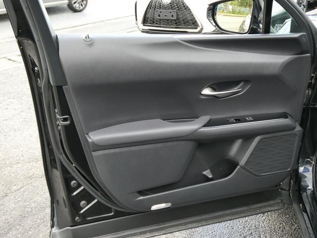 UX UX250h バージョンL 後期・黒革エアシート・パノラミックビュー・12.3インチタッチパネルナビ・フルセグ・カープレイ・純正18AW・パワーバックドア・3眼LEDヘッド・オートHIビーム・セーフティS・ドラレコ・ETC2.0(47枚目)