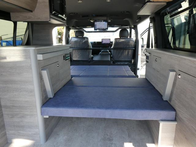ハイエースバン スーパーGL ダークプライムII インディアンキャンパー製アパッチ・サブバッテリー×2・2段ベッド・1500Wインバーター・電子レンジ・走行充電・40L冷蔵庫・シンク・10L給排水タンク・テーブル・アルパインナビフリップダウンモニター(13枚目)