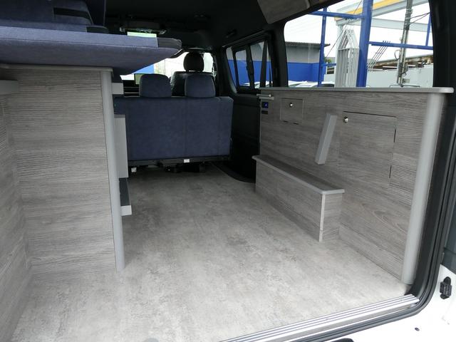 ハイエースバン スーパーGL ダークプライムII インディアンキャンパー製アパッチ・サブバッテリー×2・2段ベッド・1500Wインバーター・電子レンジ・走行充電・40L冷蔵庫・シンク・10L給排水タンク・テーブル・アルパインナビフリップダウンモニター(22枚目)