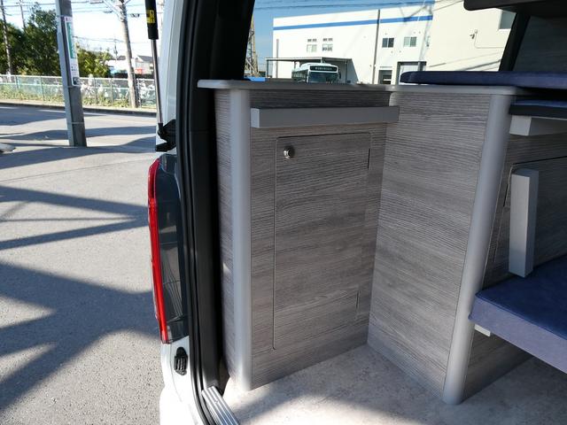 ハイエースバン スーパーGL ダークプライムII インディアンキャンパー製アパッチ・サブバッテリー×2・2段ベッド・1500Wインバーター・電子レンジ・走行充電・40L冷蔵庫・シンク・10L給排水タンク・テーブル・アルパインナビフリップダウンモニター(26枚目)