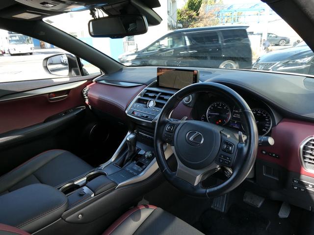 ＮＸ ＮＸ３００　スパイス＆シック　後期・黒革Ｌ－ＴＥＸエアシート・パノラマルーフ・パノラミックビュー・３眼ＬＥＤ・純正ナビ・フルセグ・後席モニター・同色フェンダー・専用内装色・パワーバックドア・ＢＳＭ・セーフティＳ・オートＨＩビーム（11枚目）