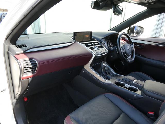 ＮＸ ＮＸ３００　スパイス＆シック　後期・黒革Ｌ－ＴＥＸエアシート・パノラマルーフ・パノラミックビュー・３眼ＬＥＤ・純正ナビ・フルセグ・後席モニター・同色フェンダー・専用内装色・パワーバックドア・ＢＳＭ・セーフティＳ・オートＨＩビーム（18枚目）