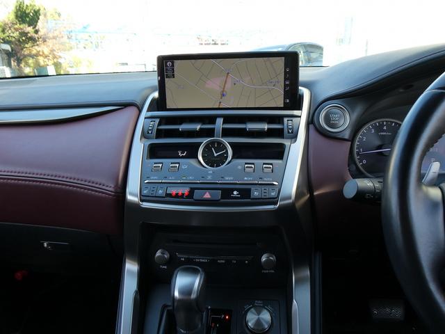 ＮＸ ＮＸ３００　スパイス＆シック　後期・黒革Ｌ－ＴＥＸエアシート・パノラマルーフ・パノラミックビュー・３眼ＬＥＤ・純正ナビ・フルセグ・後席モニター・同色フェンダー・専用内装色・パワーバックドア・ＢＳＭ・セーフティＳ・オートＨＩビーム（19枚目）