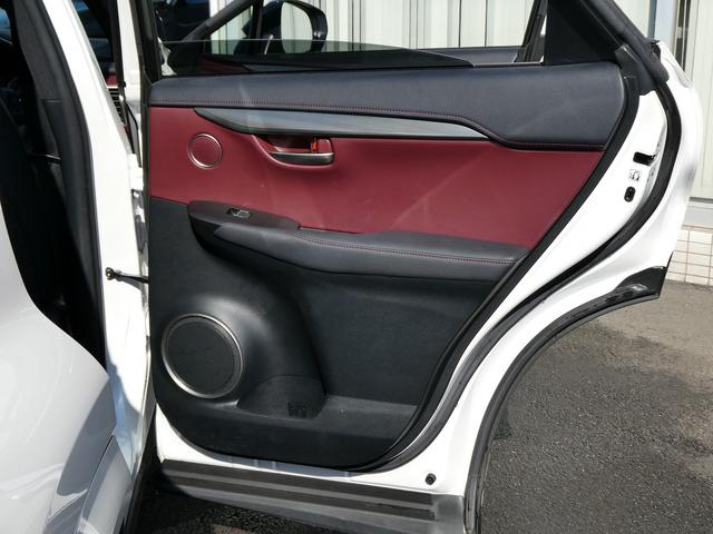 ＮＸ ＮＸ３００　スパイス＆シック　後期・黒革Ｌ－ＴＥＸエアシート・パノラマルーフ・パノラミックビュー・３眼ＬＥＤ・純正ナビ・フルセグ・後席モニター・同色フェンダー・専用内装色・パワーバックドア・ＢＳＭ・セーフティＳ・オートＨＩビーム（47枚目）