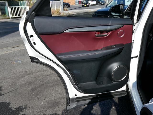 ＮＸ ＮＸ３００　スパイス＆シック　後期・黒革Ｌ－ＴＥＸエアシート・パノラマルーフ・パノラミックビュー・３眼ＬＥＤ・純正ナビ・フルセグ・後席モニター・同色フェンダー・専用内装色・パワーバックドア・ＢＳＭ・セーフティＳ・オートＨＩビーム（50枚目）