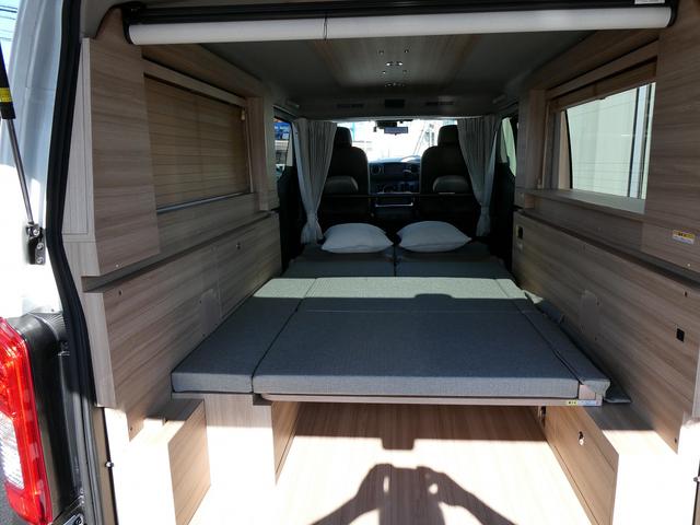 キャラバン グランドプレミアムGXマイルームローンチエディション OP跳ね上げベット・ロールスクリーン・ディーゼルターボ・両側スライドドア・左側自動ドア・アラウンドビュー・AC100V・外部電源入力システム・ルーフサイド間接照明・ウッドブラインド・木目調ルーフパネル(9枚目)