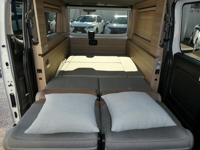 キャラバン グランドプレミアムGXマイルームローンチエディション OP跳ね上げベット・ロールスクリーン・ディーゼルターボ・両側スライドドア・左側自動ドア・アラウンドビュー・AC100V・外部電源入力システム・ルーフサイド間接照明・ウッドブラインド・木目調ルーフパネル(11枚目)