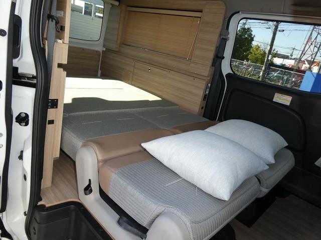 キャラバン グランドプレミアムGXマイルームローンチエディション OP跳ね上げベット・ロールスクリーン・ディーゼルターボ・両側スライドドア・左側自動ドア・アラウンドビュー・AC100V・外部電源入力システム・ルーフサイド間接照明・ウッドブラインド・木目調ルーフパネル(12枚目)