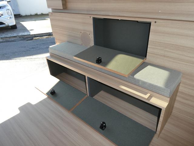 キャラバン グランドプレミアムGXマイルームローンチエディション OP跳ね上げベット・ロールスクリーン・ディーゼルターボ・両側スライドドア・左側自動ドア・アラウンドビュー・AC100V・外部電源入力システム・ルーフサイド間接照明・ウッドブラインド・木目調ルーフパネル(25枚目)