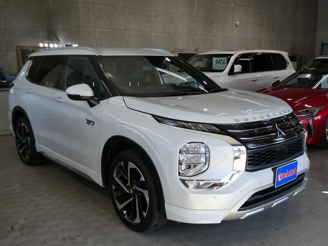 アウトランダーＰＨＥＶ Ｐ　黒革・アラウンドビュー・ＢＯＳＥサウンド・マイパイロット・ｅ－Ａｓｓｉｓｔ・純正ナビ・フルセグ・Ｓ－ＡＷＣ・純正エアロ・ミツビシコネクト・パワーバックドア・全席シートヒーター・ＨＵＤ・純正２０ＡＷ（3枚目）