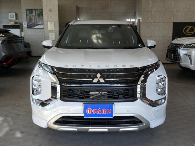 アウトランダーＰＨＥＶ Ｐ　黒革・アラウンドビュー・ＢＯＳＥサウンド・マイパイロット・ｅ－Ａｓｓｉｓｔ・純正ナビ・フルセグ・Ｓ－ＡＷＣ・純正エアロ・ミツビシコネクト・パワーバックドア・全席シートヒーター・ＨＵＤ・純正２０ＡＷ（4枚目）
