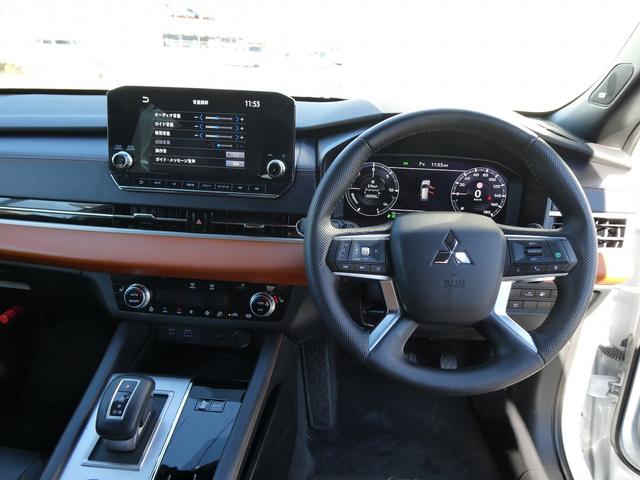 アウトランダーＰＨＥＶ Ｐ　黒革・アラウンドビュー・ＢＯＳＥサウンド・マイパイロット・ｅ－Ａｓｓｉｓｔ・純正ナビ・フルセグ・Ｓ－ＡＷＣ・純正エアロ・ミツビシコネクト・パワーバックドア・全席シートヒーター・ＨＵＤ・純正２０ＡＷ（10枚目）