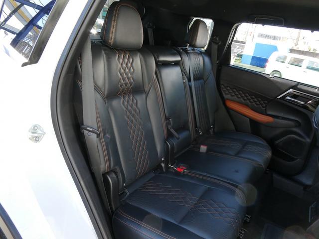 アウトランダーＰＨＥＶ Ｐ　黒革・アラウンドビュー・ＢＯＳＥサウンド・マイパイロット・ｅ－Ａｓｓｉｓｔ・純正ナビ・フルセグ・Ｓ－ＡＷＣ・純正エアロ・ミツビシコネクト・パワーバックドア・全席シートヒーター・ＨＵＤ・純正２０ＡＷ（13枚目）