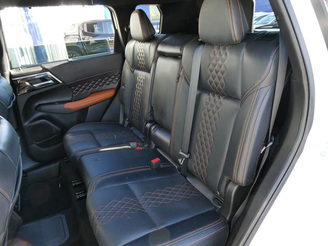 アウトランダーＰＨＥＶ Ｐ　黒革・アラウンドビュー・ＢＯＳＥサウンド・マイパイロット・ｅ－Ａｓｓｉｓｔ・純正ナビ・フルセグ・Ｓ－ＡＷＣ・純正エアロ・ミツビシコネクト・パワーバックドア・全席シートヒーター・ＨＵＤ・純正２０ＡＷ（18枚目）