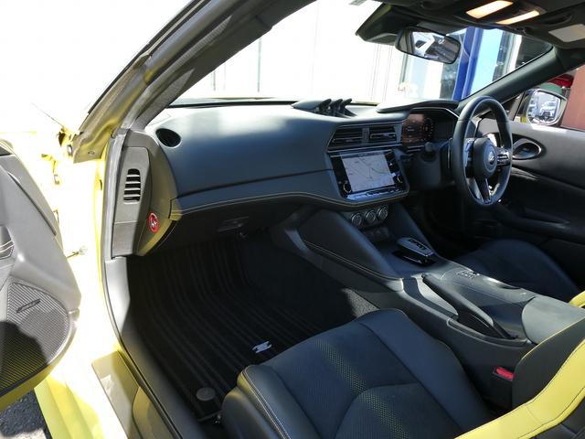 ２４０台限定車・黒革ハーフレザー・ＢＯＳＥサウンド・ＲＡＹＳ純正１９ＡＷ・イエローキャリパー・純正ナビ・フルセグ・ＬＥＤヘッド・シートヒーター・ドラレコ・アップルＣａｒＰｌａｙ・パワーシート