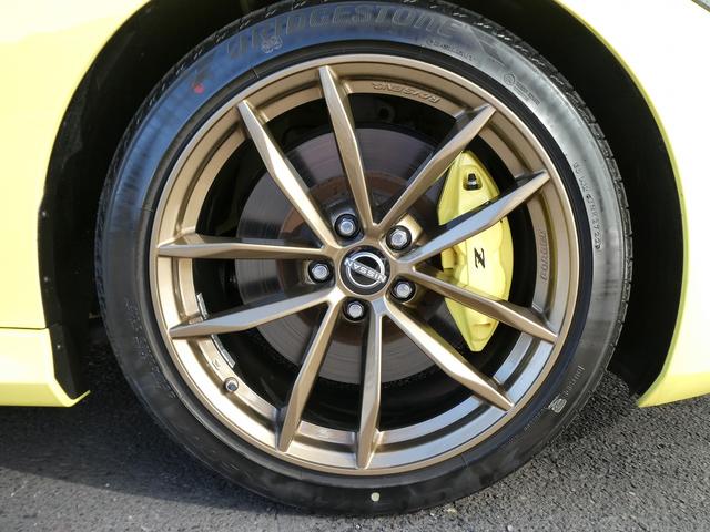 ２４０台限定車・黒革ハーフレザー・ＢＯＳＥサウンド・ＲＡＹＳ純正１９ＡＷ・イエローキャリパー・純正ナビ・フルセグ・ＬＥＤヘッド・シートヒーター・ドラレコ・アップルＣａｒＰｌａｙ・パワーシート