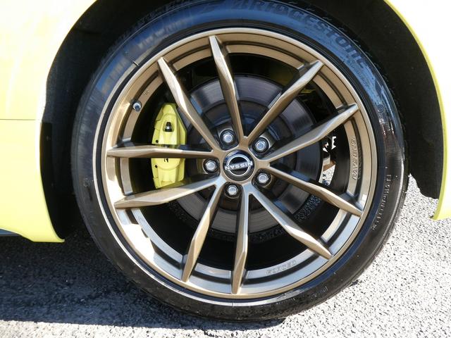 ２４０台限定車・黒革ハーフレザー・ＢＯＳＥサウンド・ＲＡＹＳ純正１９ＡＷ・イエローキャリパー・純正ナビ・フルセグ・ＬＥＤヘッド・シートヒーター・ドラレコ・アップルＣａｒＰｌａｙ・パワーシート