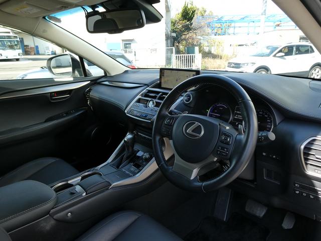 ＮＸ ＮＸ３００ｈ　Ｉパッケージ　後期・１オーナー・黒革Ｌ－ＴＥＸシート・３眼ＬＥＤヘッド・純正ナビ・フルセグ・Ｓ／Ｂカメラ・純正１８ＡＷ・パワーバックドア・セーフティＳ・パドルシフト・オートＨＩビーム・シートヒーター・ステアヒーター（11枚目）