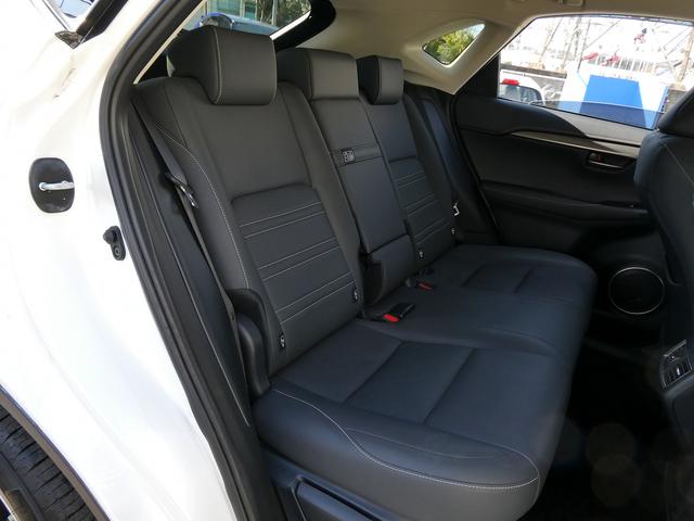 ＮＸ ＮＸ３００ｈ　Ｉパッケージ　後期・１オーナー・黒革Ｌ－ＴＥＸシート・３眼ＬＥＤヘッド・純正ナビ・フルセグ・Ｓ／Ｂカメラ・純正１８ＡＷ・パワーバックドア・セーフティＳ・パドルシフト・オートＨＩビーム・シートヒーター・ステアヒーター（13枚目）