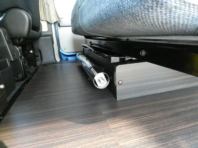 ＮＶ２００バネットバン 　キャンピングカー広島製　ポップ・コン　ポップアップルーフ・サブバッテリー・ＦＦヒーター・走行充電・外部入力電源・インバーター・シンク・コンロ・テーブル・ＳＤナビＢカメラ・ＰＯＰ．ＣＯＭ　キャンパーＲ（21枚目）