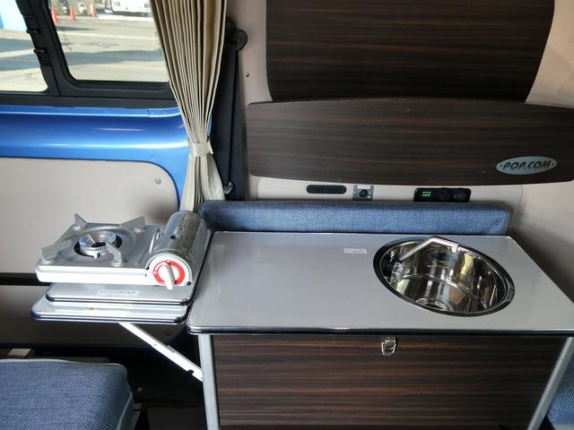 ＮＶ２００バネットバン 　キャンピングカー広島製　ポップ・コン　ポップアップルーフ・サブバッテリー・ＦＦヒーター・走行充電・外部入力電源・インバーター・シンク・コンロ・テーブル・ＳＤナビＢカメラ・ＰＯＰ．ＣＯＭ　キャンパーＲ（23枚目）