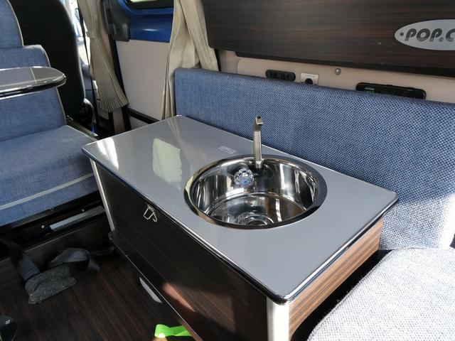 ＮＶ２００バネットバン 　キャンピングカー広島製　ポップ・コン　ポップアップルーフ・サブバッテリー・ＦＦヒーター・走行充電・外部入力電源・インバーター・シンク・コンロ・テーブル・ＳＤナビＢカメラ・ＰＯＰ．ＣＯＭ　キャンパーＲ（26枚目）