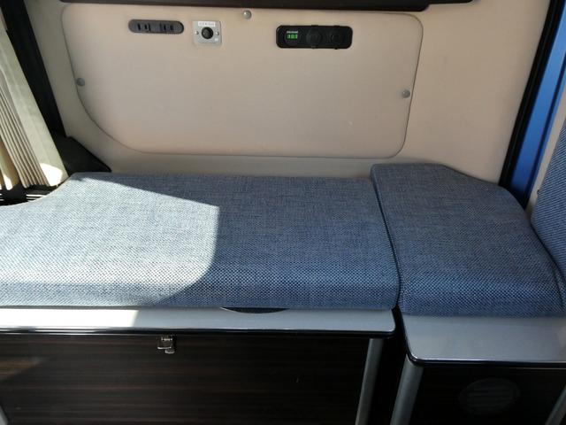 ＮＶ２００バネットバン 　キャンピングカー広島製　ポップ・コン　ポップアップルーフ・サブバッテリー・ＦＦヒーター・走行充電・外部入力電源・インバーター・シンク・コンロ・テーブル・ＳＤナビＢカメラ・ＰＯＰ．ＣＯＭ　キャンパーＲ（28枚目）