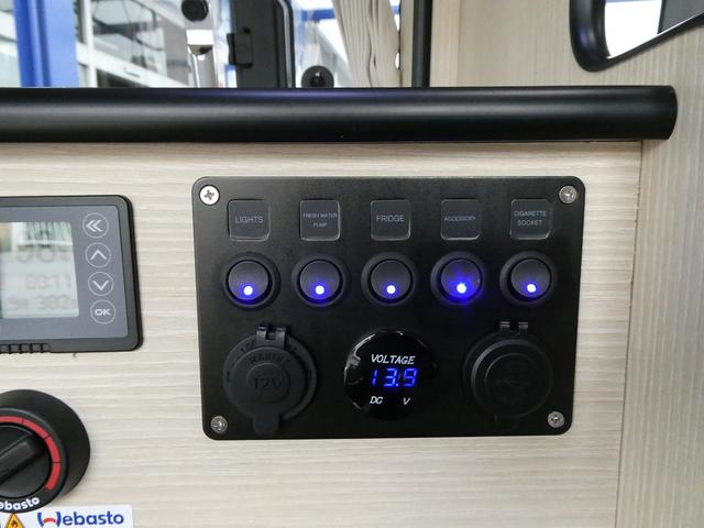 ハイエースバン ロングDX グリーンハンズ製 HAJIME リチウムバッテリー・電圧計・2000Wインバーター・外部電源・12Vクーラー・FFヒーター・走行時リアクーラー&ヒーター・シンク・40L冷蔵庫・9インチナビ・Bカメラ(23枚目)