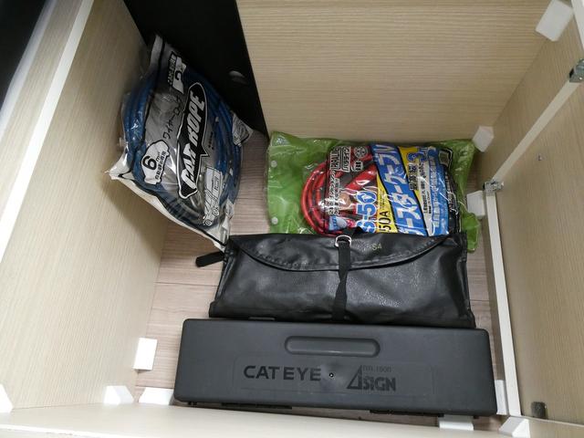 ハイエースバン ロングDX グリーンハンズ製 HAJIME リチウムバッテリー・電圧計・2000Wインバーター・外部電源・12Vクーラー・FFヒーター・走行時リアクーラー&ヒーター・シンク・40L冷蔵庫・9インチナビ・Bカメラ(32枚目)